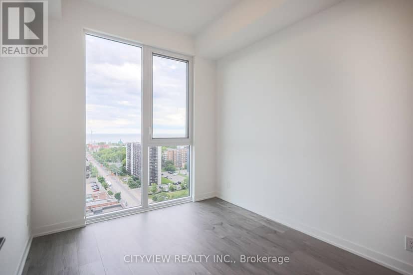 1402 - 285 Dufferin Street — photo 14 of 25
