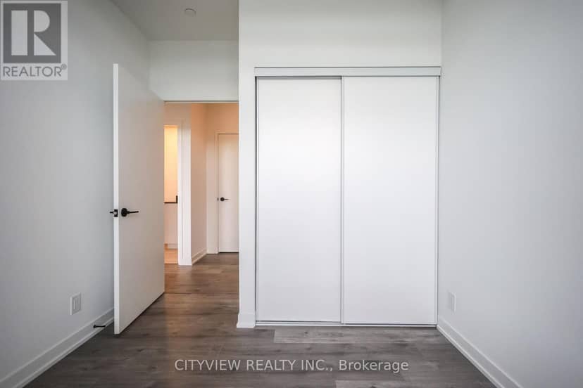 1402 - 285 Dufferin Street — photo 18 of 25