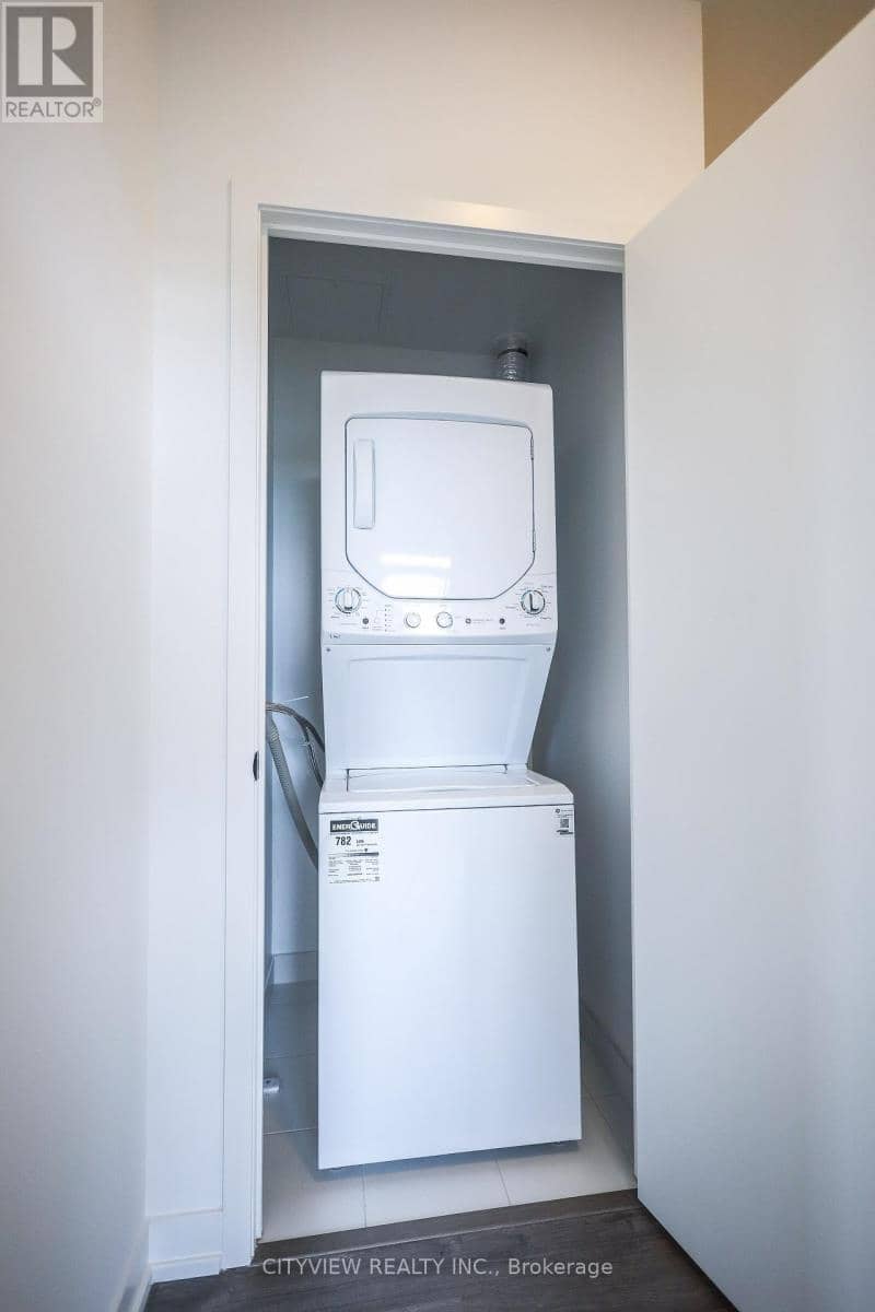 1402 - 285 Dufferin Street — photo 25 of 25