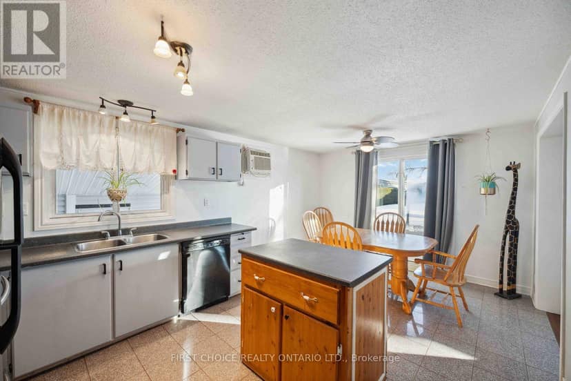 337 Amiens Street — photo 10 of 40