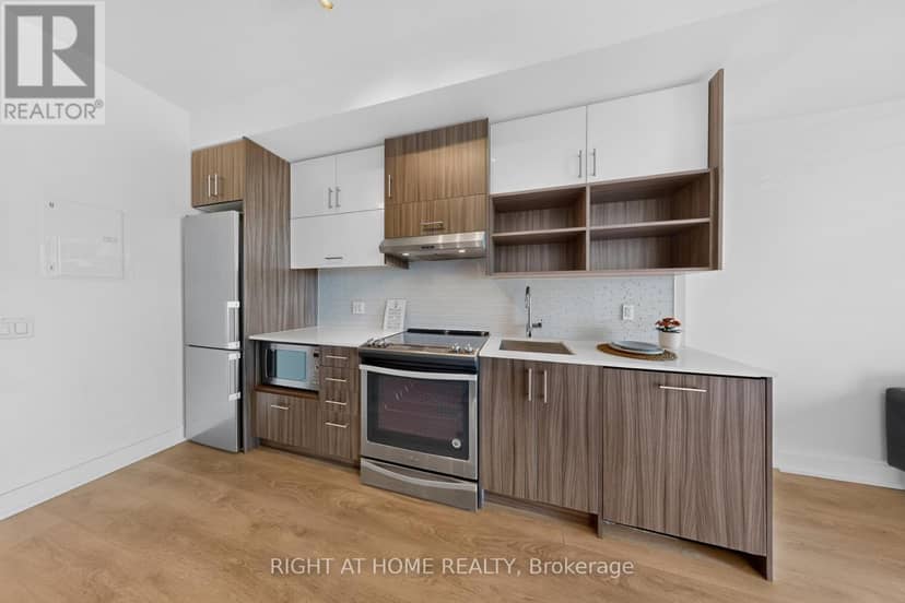 807 - 128 Fairview Mall Drive — photo 10 of 31