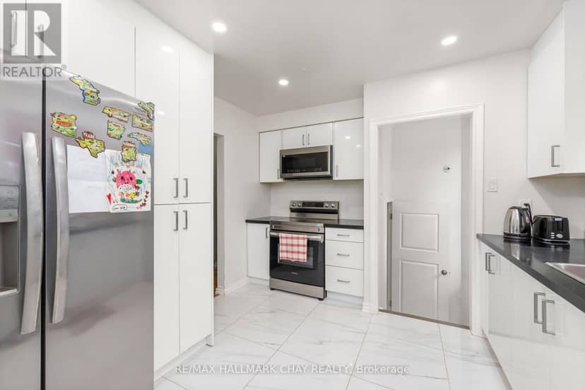 41 Aberdeen Crescent — photo 10 of 34