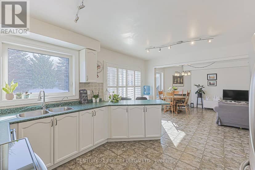 84 Loraview Lane — photo 3 of 32