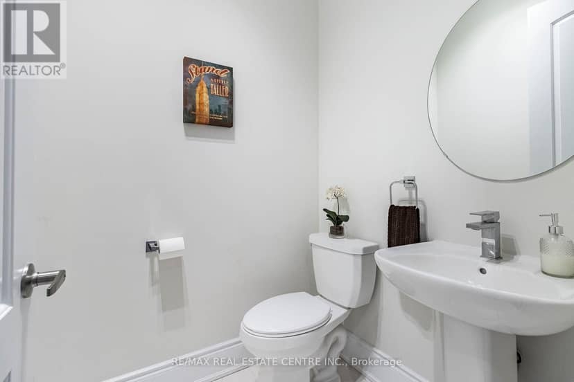 35 Arthur Griffin Crescent — photo 14 of 40
