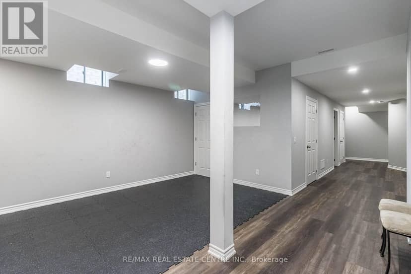 35 Arthur Griffin Crescent — photo 27 of 40