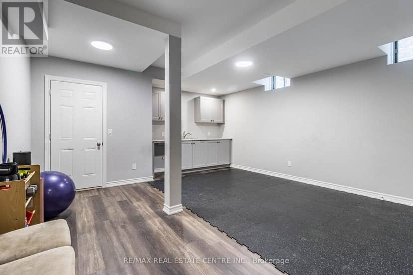 35 Arthur Griffin Crescent — photo 30 of 40