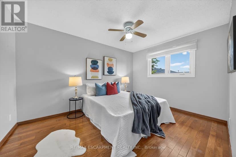 31 Vega Crescent — photo 25 of 40