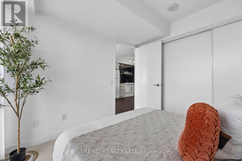 2108 - 72 Esther Shiner Boulevard — photo 20 of 37
