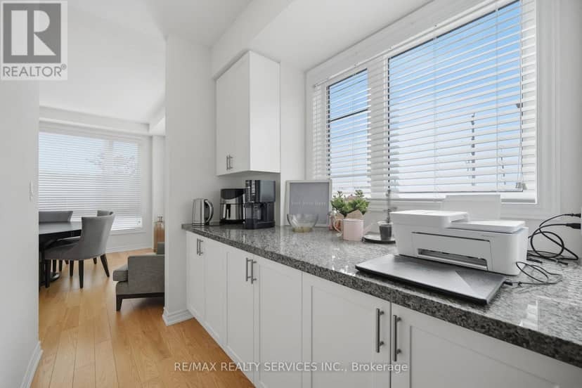 274 Carnwith Drive E — photo 10 of 40