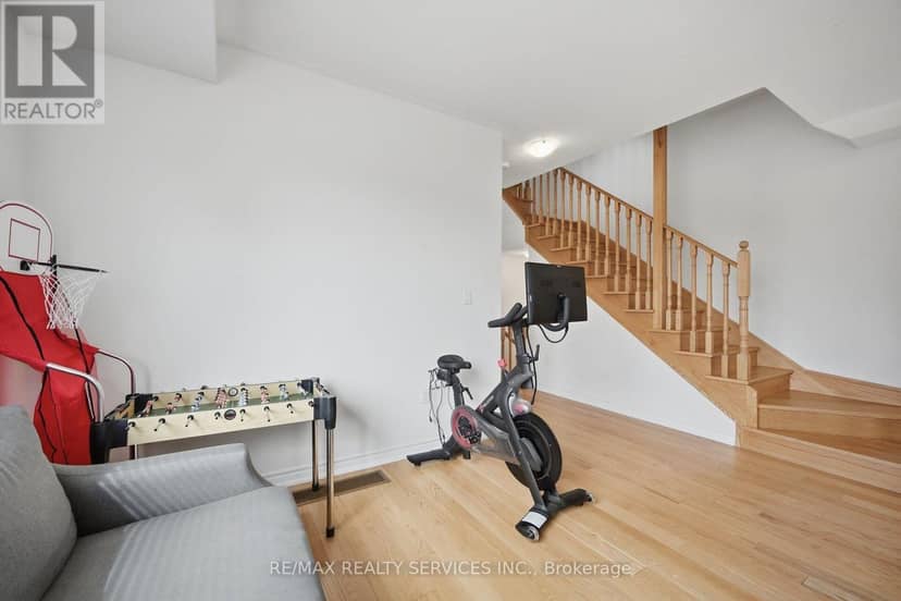 274 Carnwith Drive E — photo 40 of 40