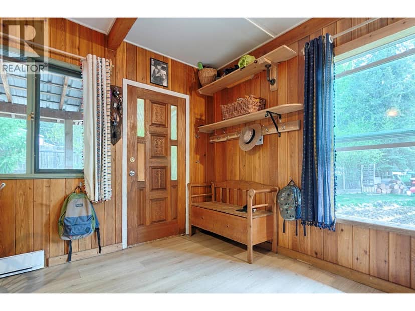 1013 Slocan Street, Slocan, photo 6