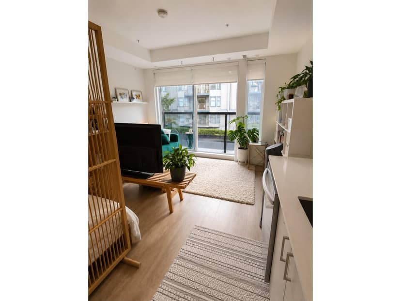 E405 13858 108 AVENUE, Surrey, photo 2