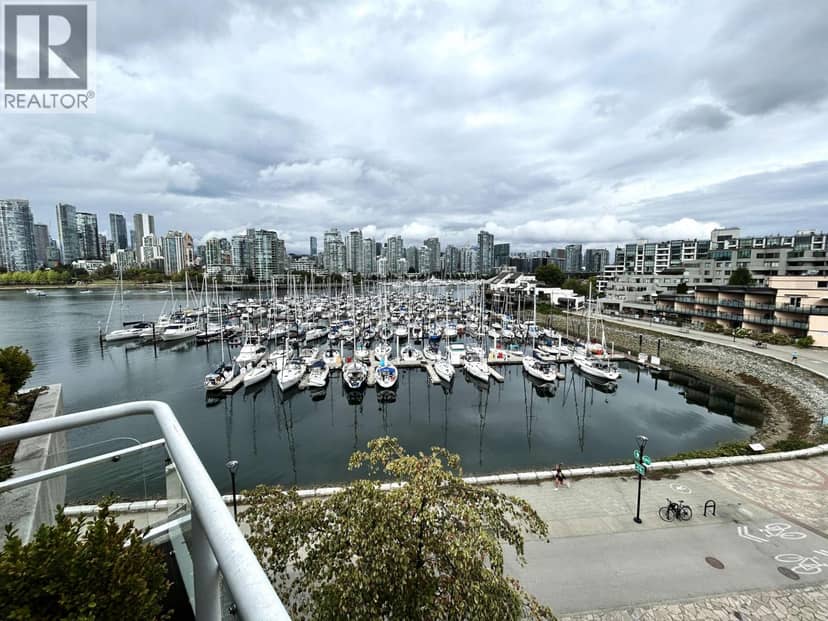 315 674 LEG IN BOOT SQUARE, Vancouver, photo 8