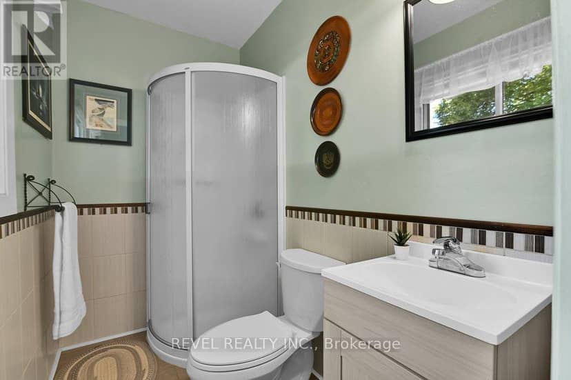 2555 Regina Street — photo 11 of 35