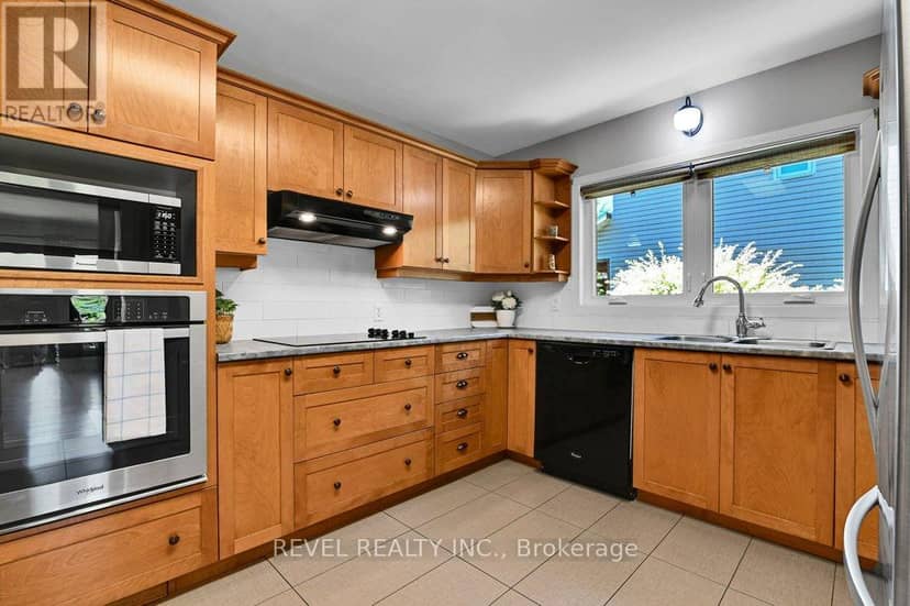 2555 Regina Street — photo 8 of 35