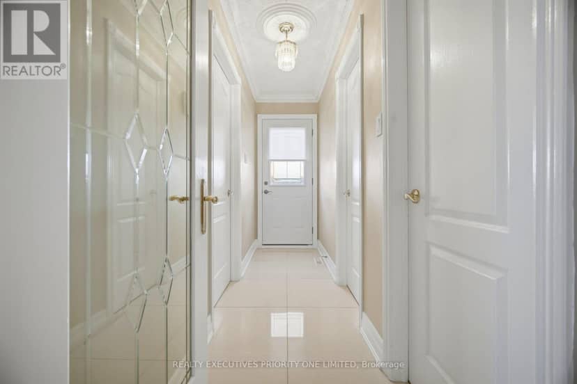 139 Jade Crescent — photo 15 of 40