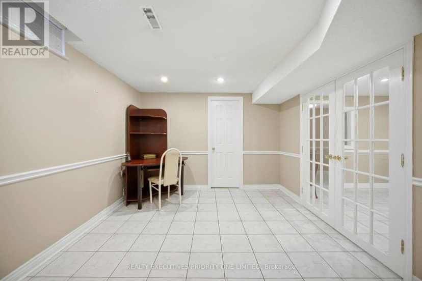 139 Jade Crescent — photo 39 of 40