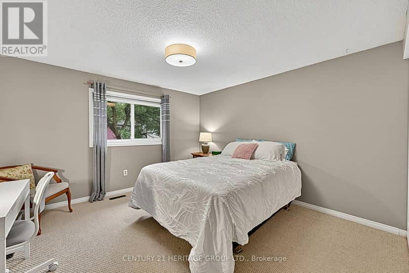 11 Bishop Crescent — photo 29 of 40