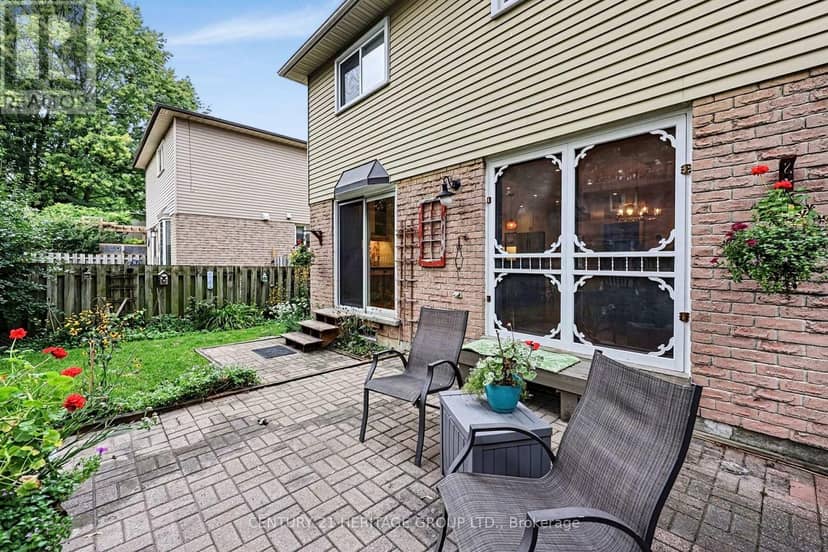 11 Bishop Crescent — photo 38 of 40