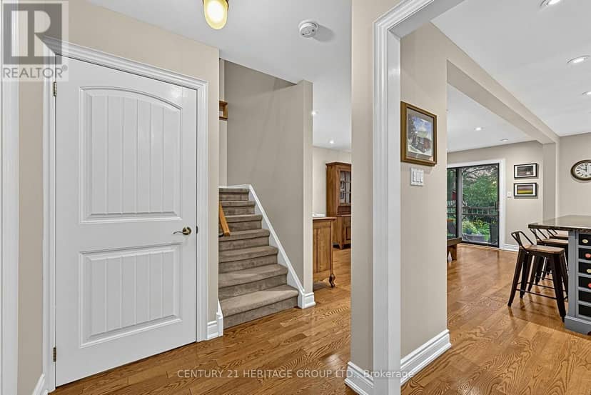 11 Bishop Crescent — photo 8 of 40