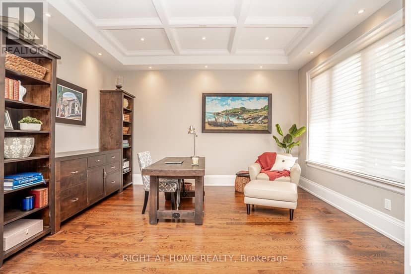 1479 Briarwood Crescent — photo 4 of 40