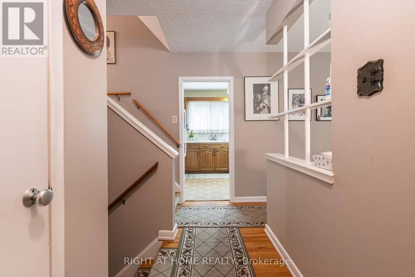 22 Monterrey Drive, Toronto, photo 4