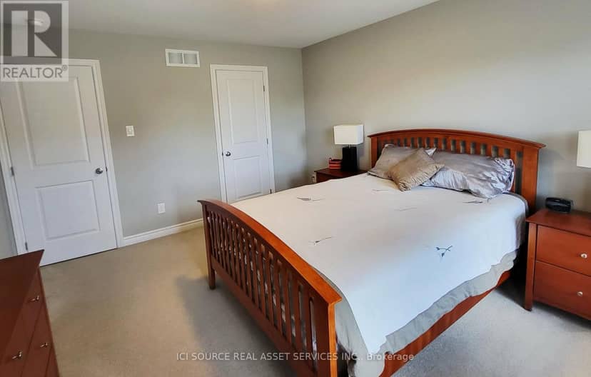 308 Fergus Crescent — photo 15 of 32