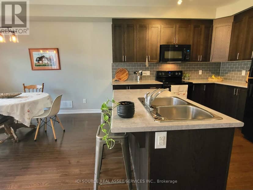 308 Fergus Crescent — photo 9 of 32