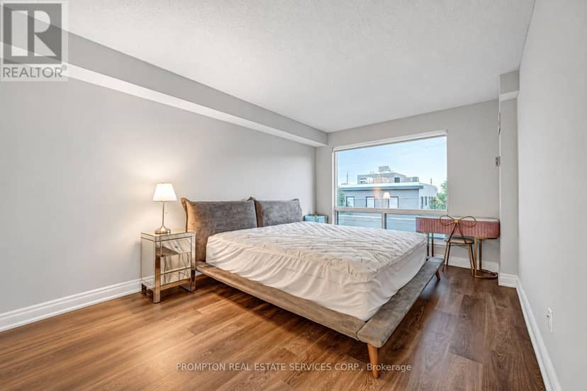210 - 1 Hycrest Avenue — photo 5 of 12