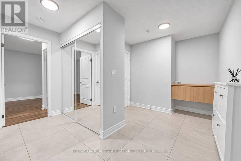 210 - 1 Hycrest Avenue — photo 6 of 12