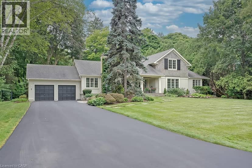 7 COLONIAL Crescent — photo 1 of 40