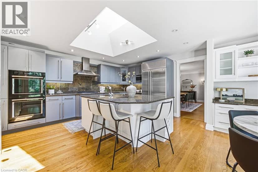 7 COLONIAL Crescent — photo 16 of 40