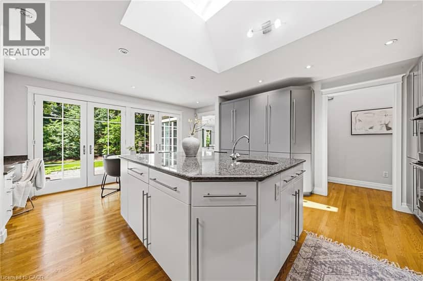 7 COLONIAL Crescent — photo 19 of 40