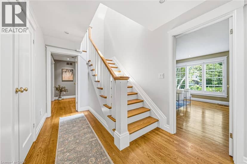 7 COLONIAL Crescent — photo 30 of 40