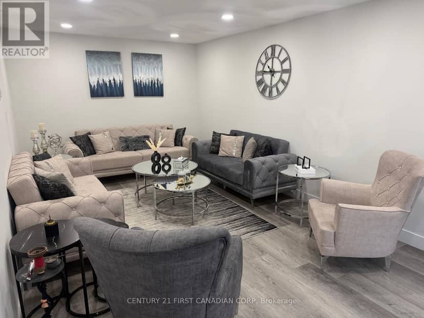 6 Nicholas Crescent — photo 2 of 40