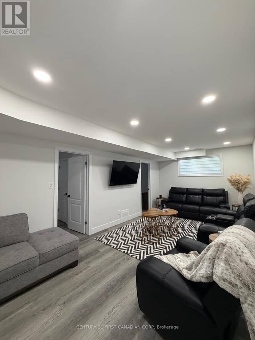 6 Nicholas Crescent — photo 15 of 40