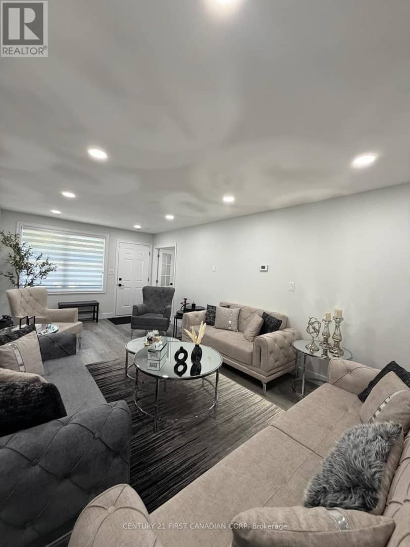 6 Nicholas Crescent — photo 12 of 40