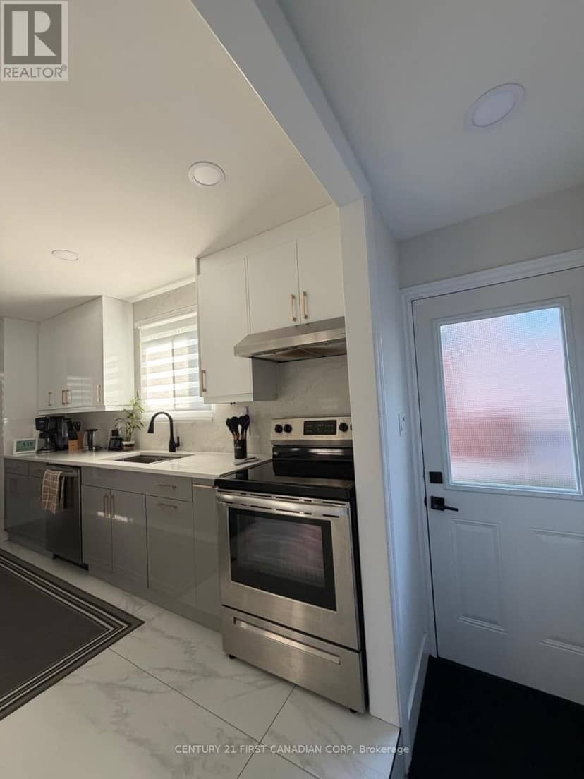 6 Nicholas Crescent — photo 31 of 40