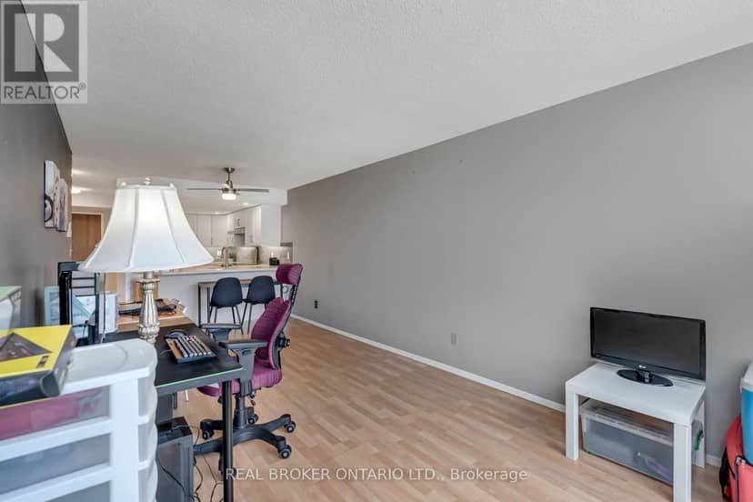 903 - 25 Agnes Street — photo 14 of 19