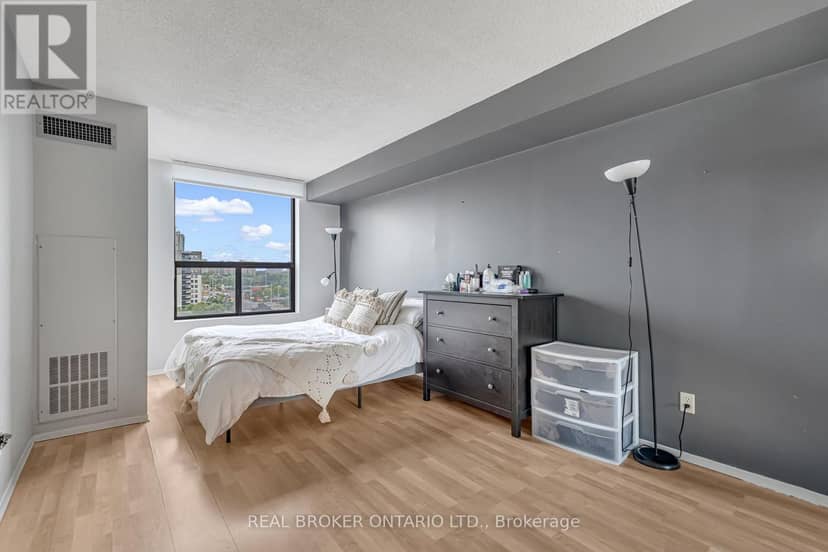 903 - 25 Agnes Street — photo 15 of 19
