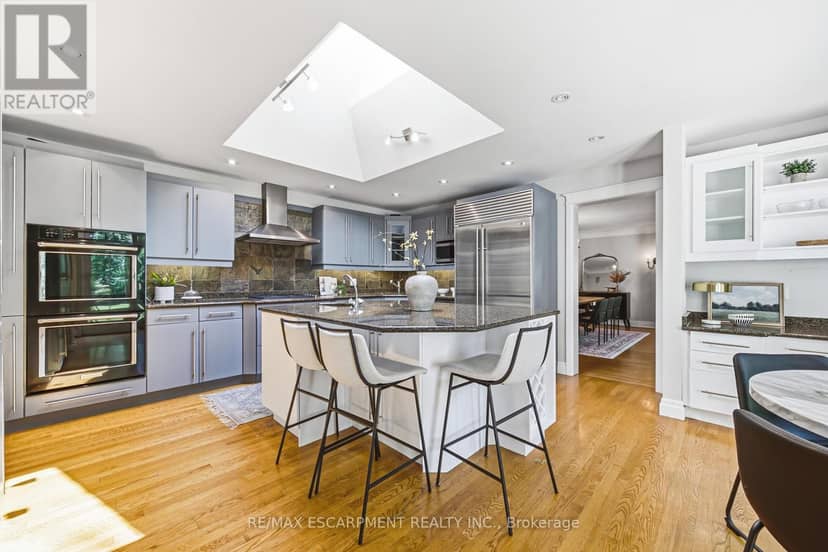 7 Colonial Crescent — photo 16 of 40