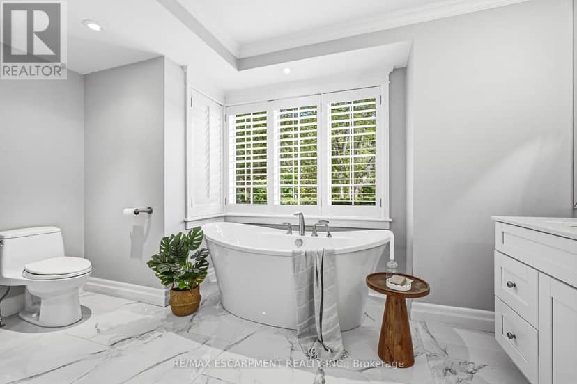 7 Colonial Crescent — photo 28 of 40