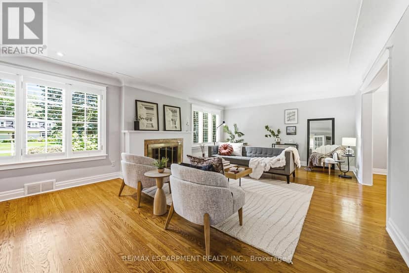 7 Colonial Crescent — photo 9 of 40