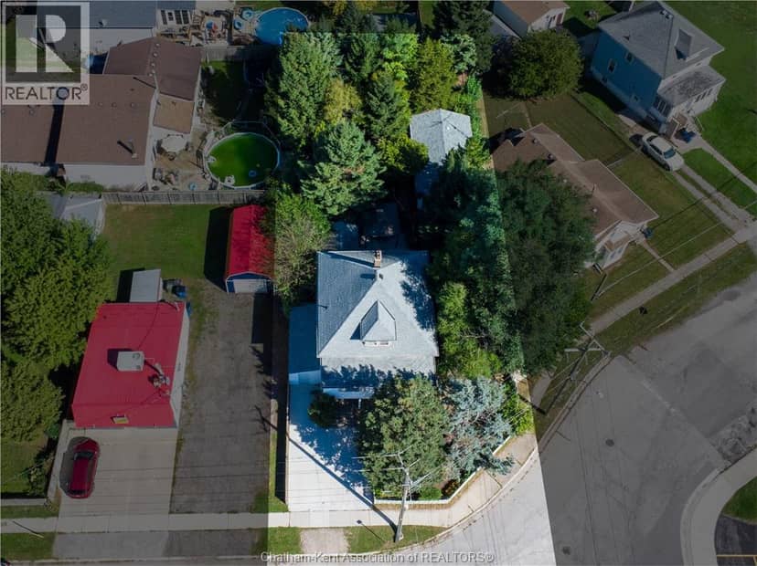 802 Elgin Street, Wallaceburg, photo 2