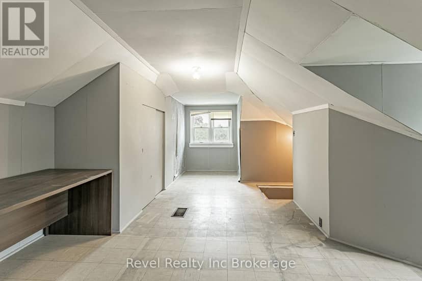 120 Loveys Street E — photo 19 of 38