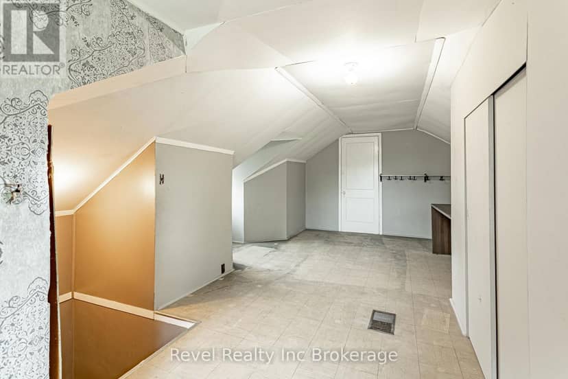 120 Loveys Street E — photo 20 of 38