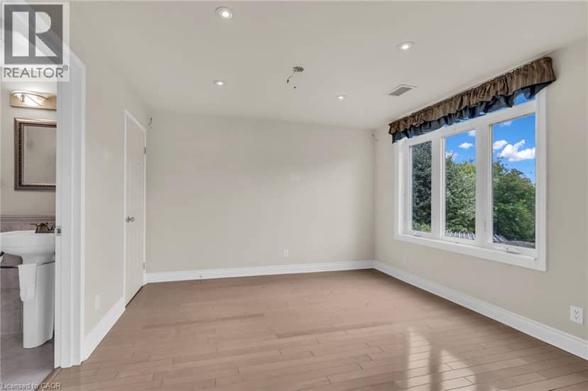 10 BAY Street E Unit# 307 — photo 13 of 29