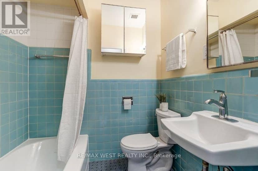 203 - 2000 Bloor Street W — photo 18 of 22