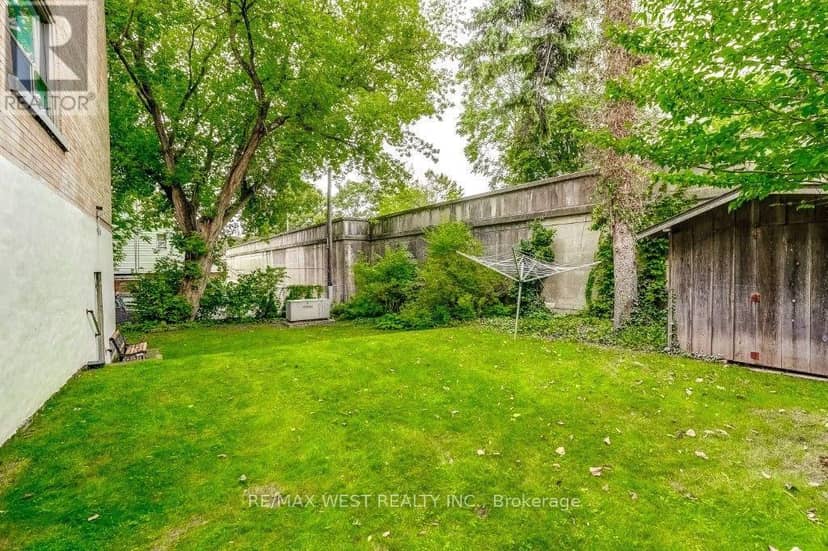 203 - 2000 Bloor Street W — photo 21 of 22