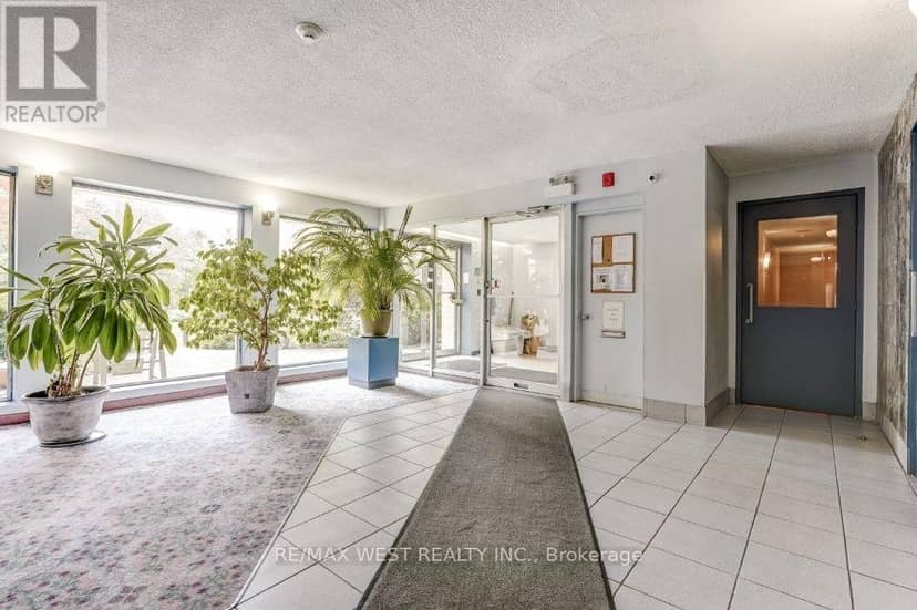 203 - 2000 Bloor Street W, Toronto, photo 3